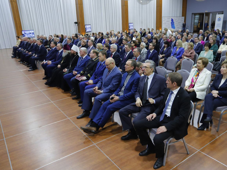 Александр Котов поздравил коллег с 30-летием регионального парламента