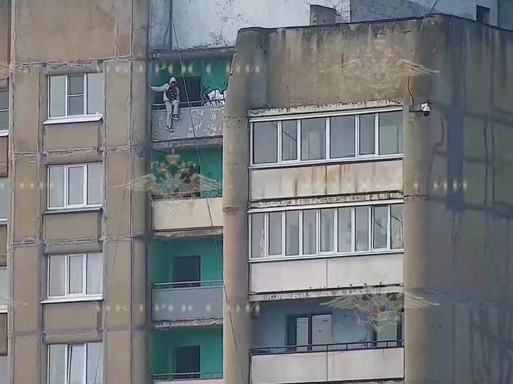 Стали известны детали операции по спасению парня на балконе высотки в Чебоксарах
