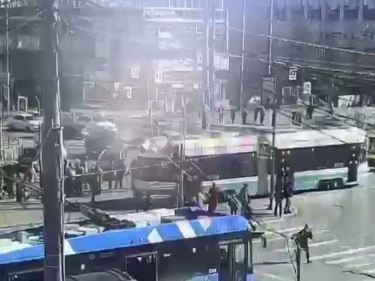 Беглов поручил разобраться с обстоятельствами ДТП с трамваем на Наличной улице