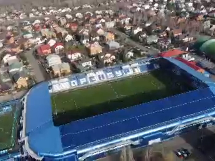 В сообществе ФК «Оренбург» показано, как выглядит стадион в Ростошах в условиях паводка