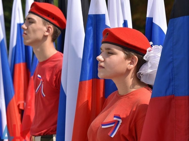 Юнармейцы Донбасса принимают участие в акции, посвященной Дню космонавтики