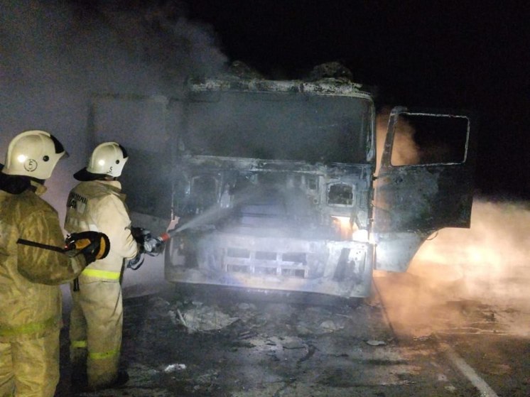 Фура с продуктами сгорела на трассе в Смидовичском районе ЕАО