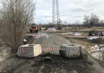 12 апреля в микрорайоне Затон Барнаула вновь ограничили движение транспорта по дороге, ведущей на остров Шубинский.
