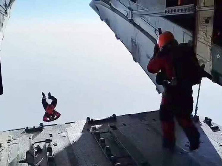 Летчик из Уфы совершил прыжок из стратосферы на Северный полюс