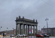В Петербурге завершается подготовка к монтажу 30 скульптур крылатых гениев на Московские триумфальные ворота. Ранее их сняли для реставрации, рассказали в Смольном.