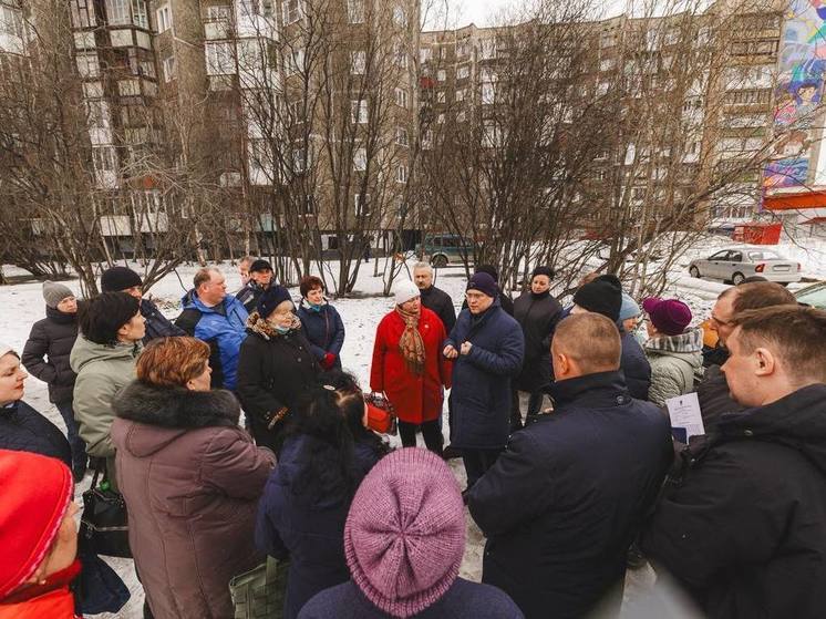 Мурманчане обсудили благоустройство участка около дома №2 на улице Осипенко