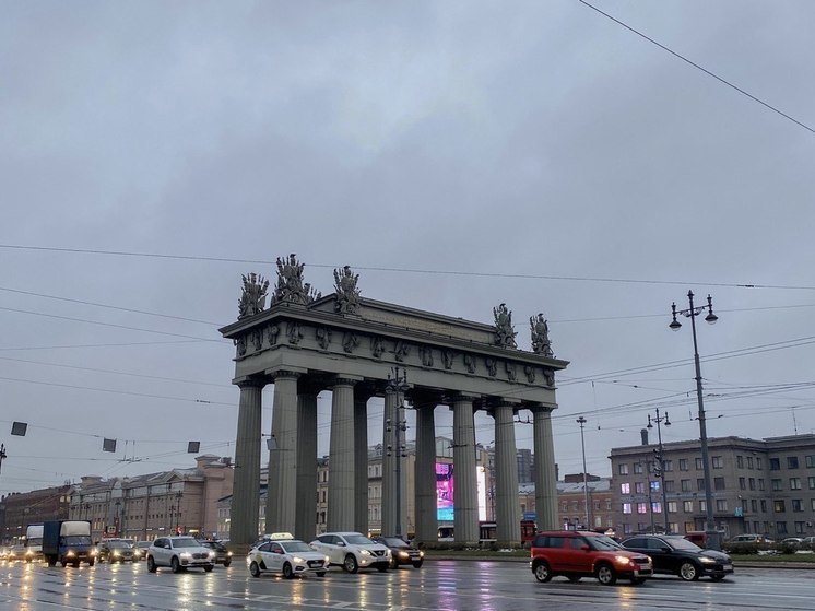 Скульптуры гениев вернут на Московские триумфальные ворота после реставрации к лету