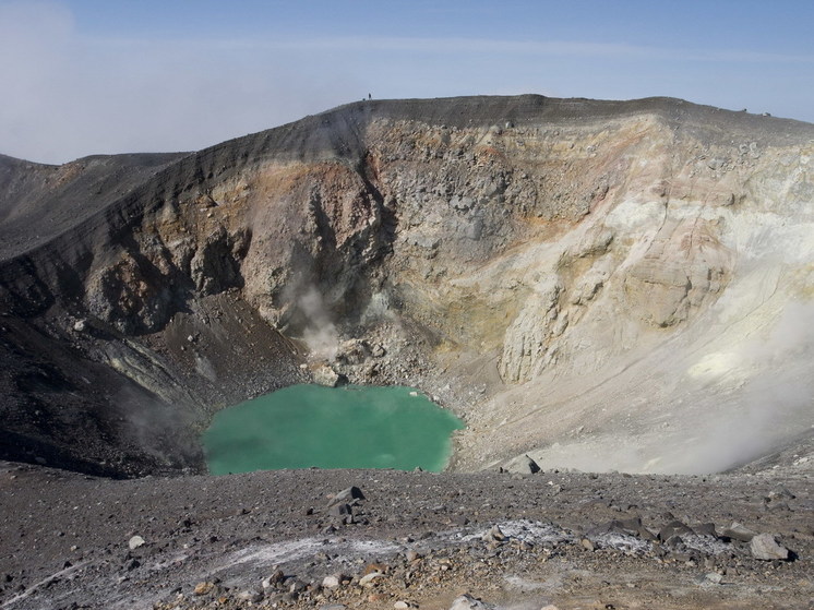 На острове Парамушир проснулся вулкан Эбеко