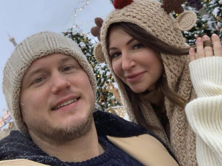 Mash: муж блогера Блиновской уехал в ДНР
