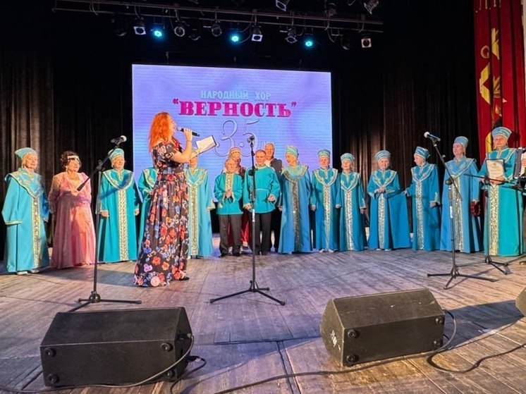 Народный хор "Верность" отметил свое 35-летие на сцене ДОФ в Севастополе