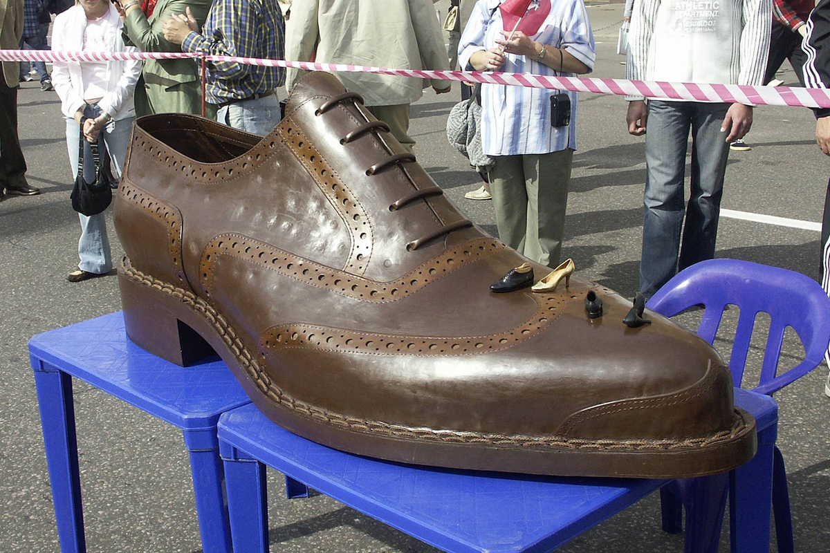 “Grey” shoes from Europe pour into Russia: “It’s difficult to save money”