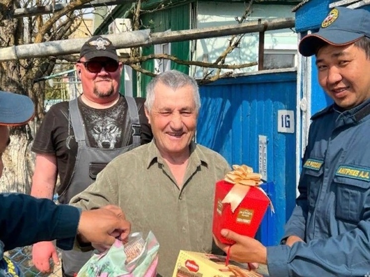 Спасатели Калмыкии помогли ветерану пожарной службы