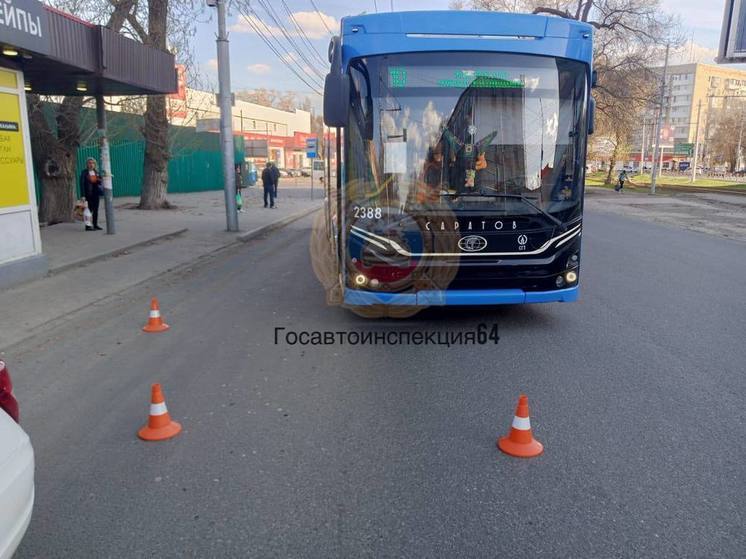 В Саратове троллейбус сбил пешехода