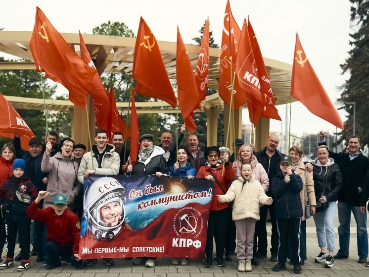 В Нижнем Новгород в честь 63-й годовщины Дня космонавтики нижегородские коммунисты провели автопробег по улицам города
