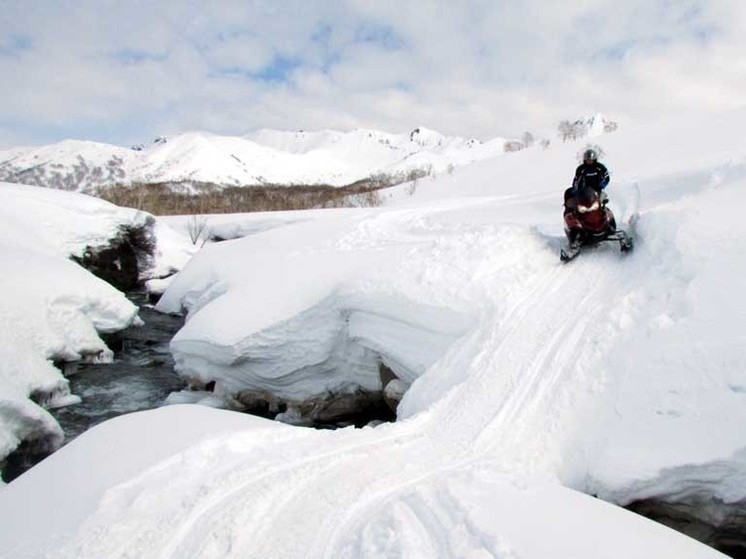 На Камчатке снегоходчика санавиацией доставили в больницу