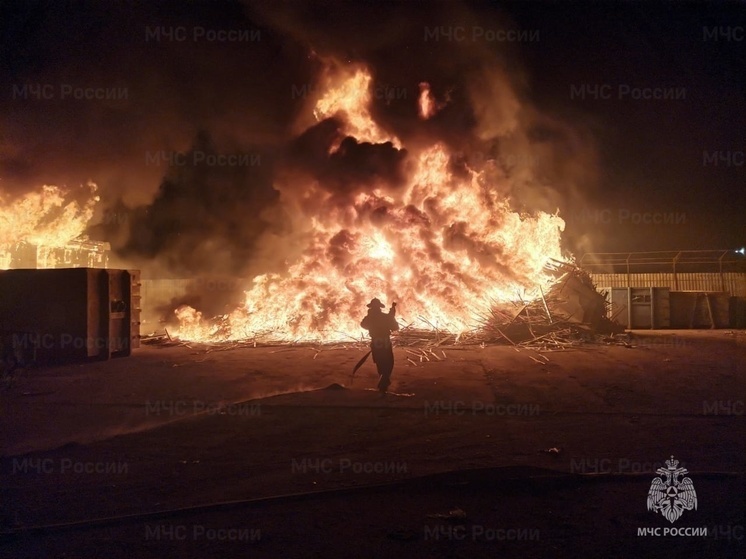 Мощный пожар произошел ночью в Балабаново Калужской области
