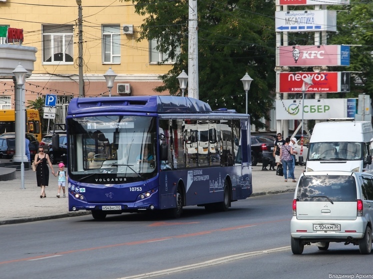 В Астрахани в синем автобусе пытались обмануть пассажирку