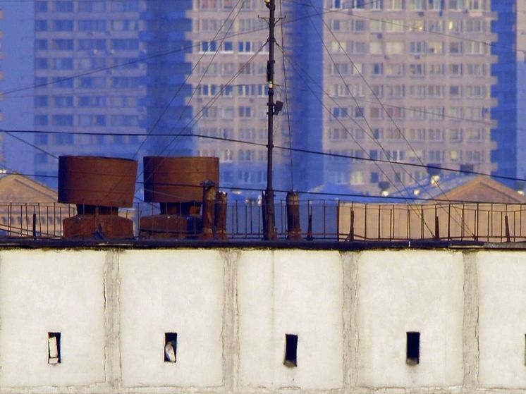Подростки поиграли в футбол на крыше дома в Подмосковье