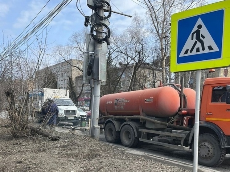 В районе томского общежития "Парус" произошел порыв на сетях водопровода