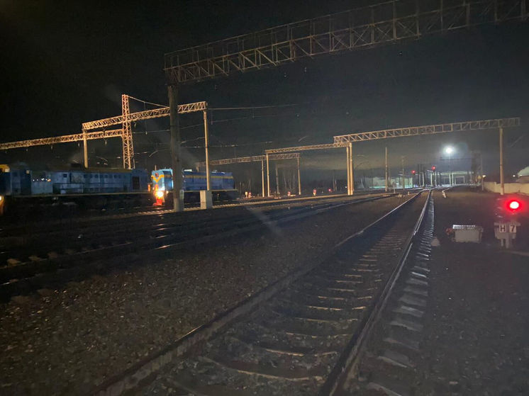 Мужчина попал под поезд в Кузбассе