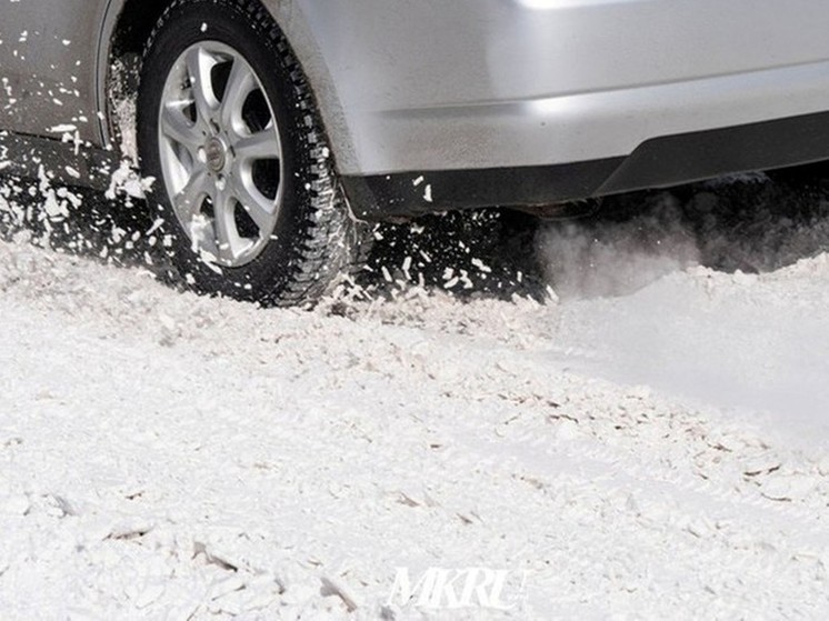 Машины встали в пробки из-за снега на федеральных трассах возле Читы