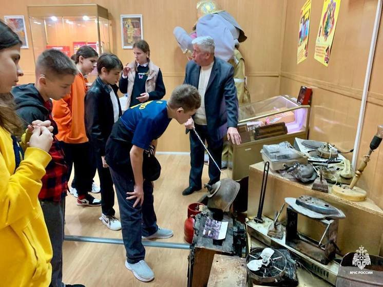 Музей пожарной охраны в Ставрополе посетили дети с нарушением слуха