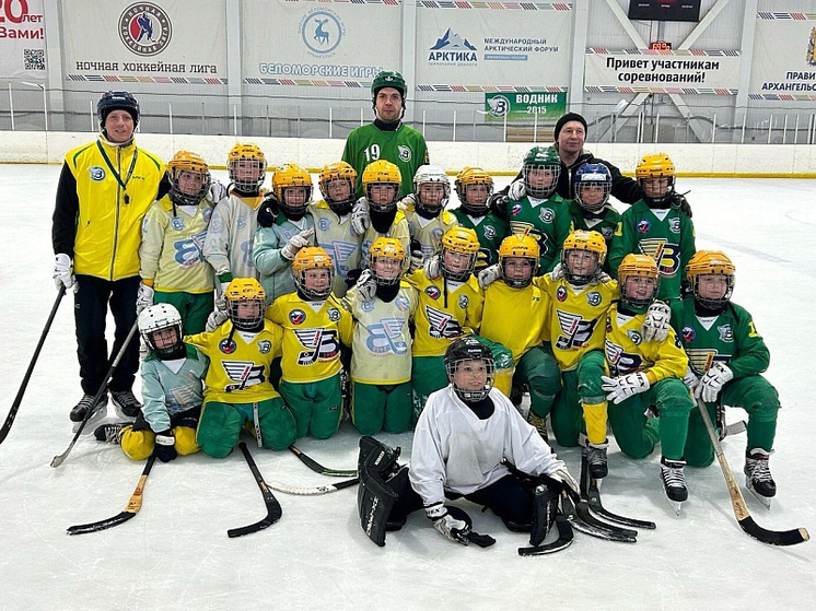 Юные архангельские хоккеисты сыграли в одной команде с капитаном «Водника»