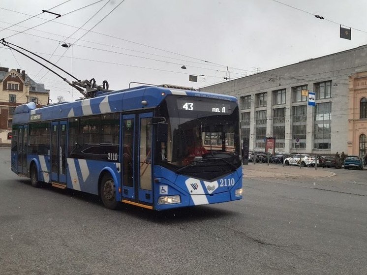 В Петербурге отметили день рождения троллейбуса
