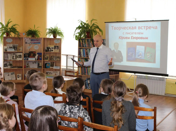 Ивановская библиотека организовала для школьников встречу с писателем Юрием Егоровым