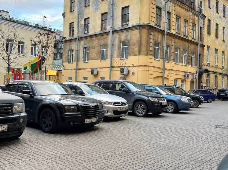 В Петербурге продолжает падать цена на машины с пробегом