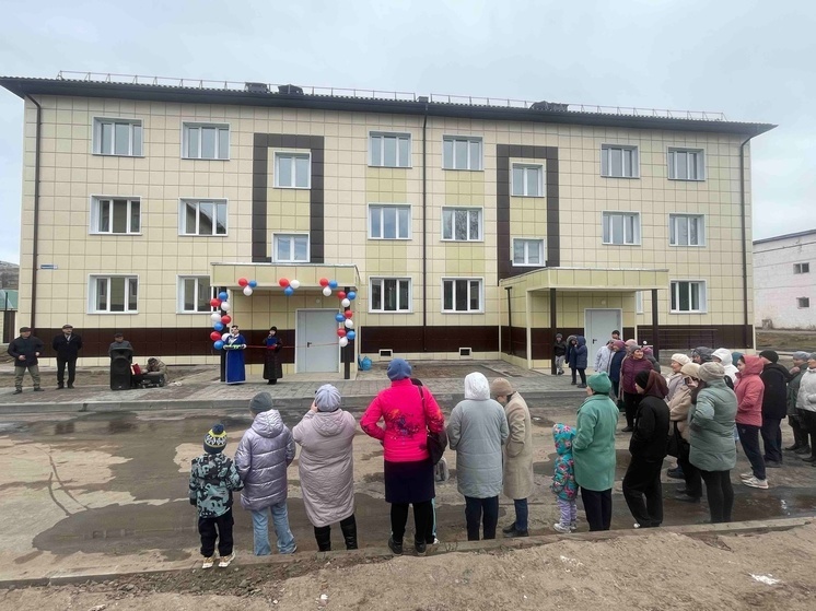 36 семей в поселке Хову-Аксы (Тува) получили ключи от новых квартир