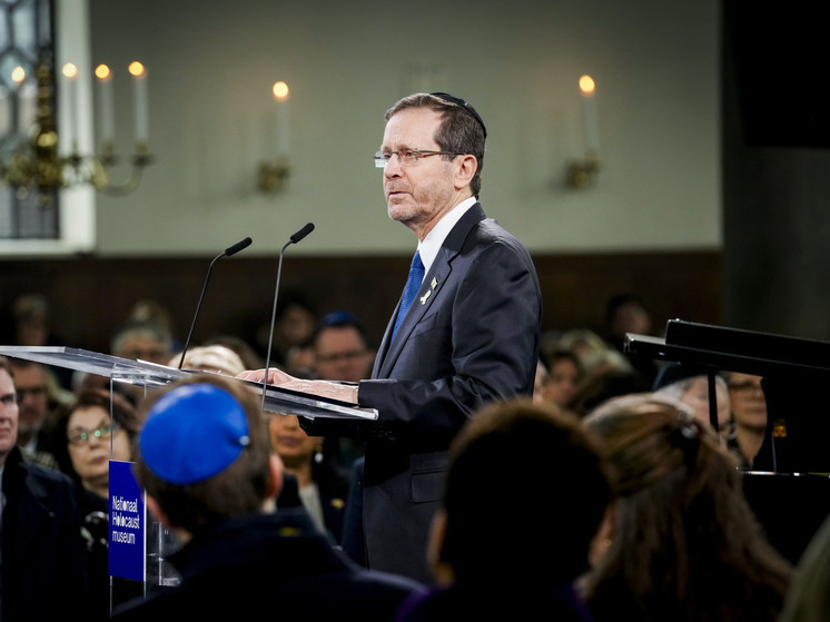 Президент Израиля Герцог назвал ночную атаку Ирана объявлением войны