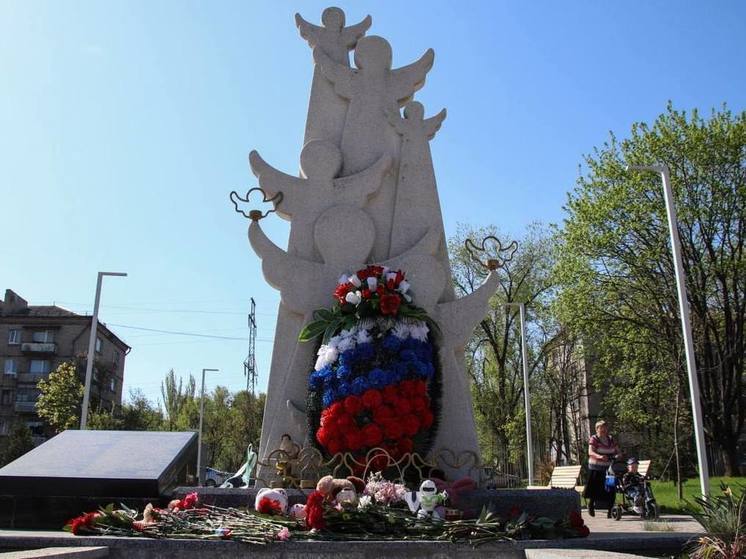 Память жертв украинской агрессии почтили в ЛНР