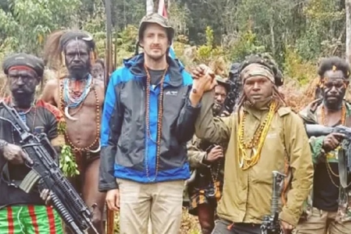 Separatist Papuans who took the pilot hostage are ready for negotiations with the UN