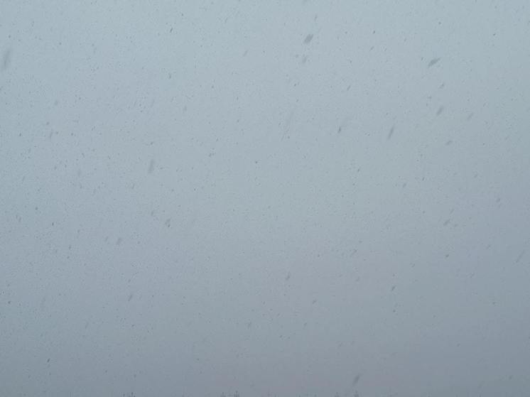 На озере Изменчивое на Сахалине 20 рыбаков унесло на льдине