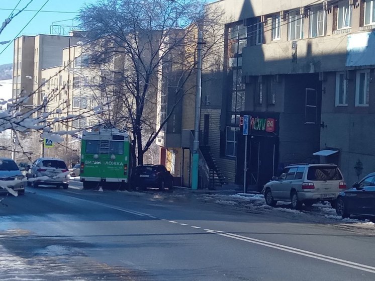 Две аварии с троллейбусами произошли в Чите утром 15 апреля