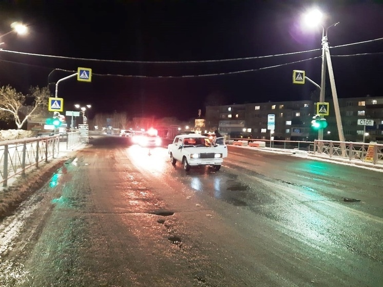 Житель Хакасии проехал на красный сигнал светофора и сбил пешеходов