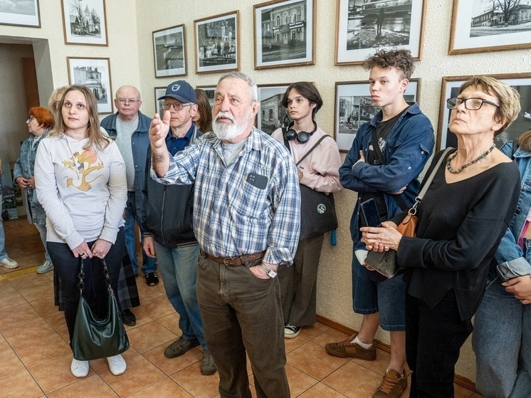 В Орле открыли выставку «100 видов Карачевской улицы»