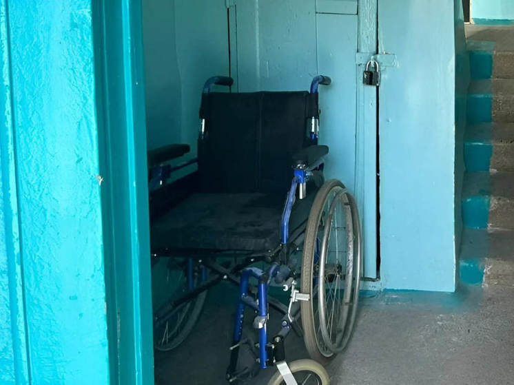 Пожилая дама в Чебоксарах украла 2 инвалидные коляски для мужа, сломавшего ногу