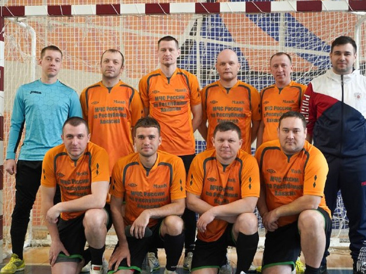 Пожарные Хакасии взяли серебро на чемпионате по мини-футболу Сибири