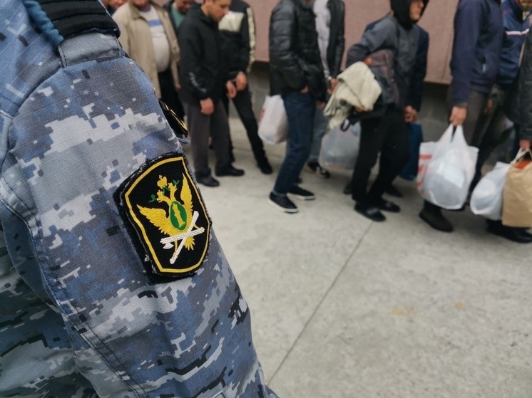 636 мигрантов отправили на родину из Свердловской области