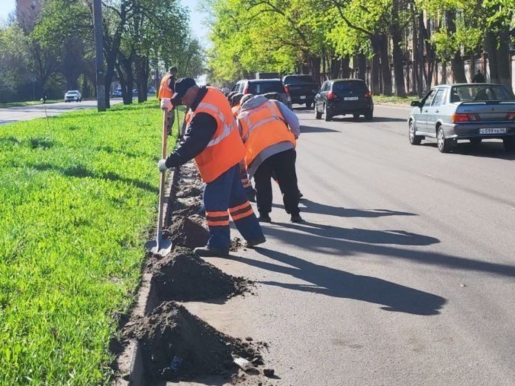 В Курске 44 единицы техники очищают город от пыли и грязи