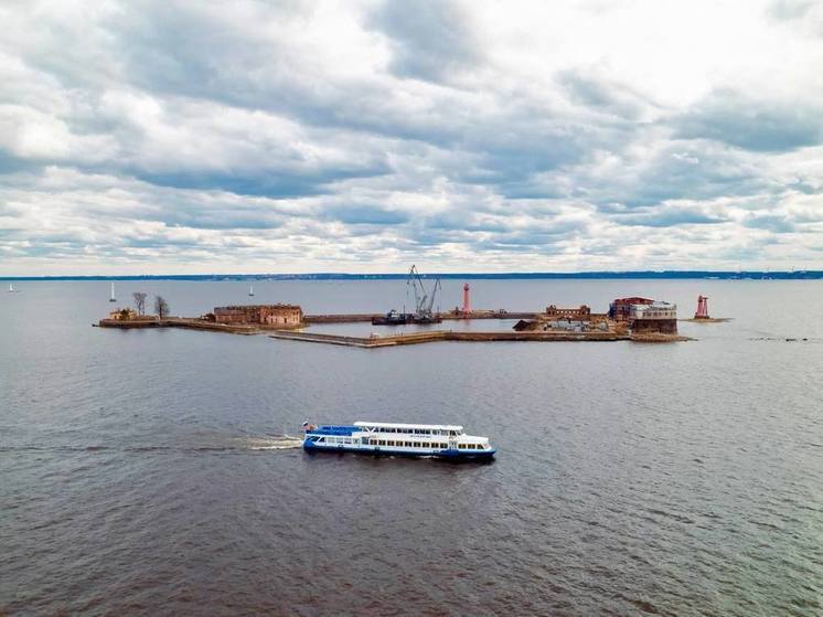 В апреле на воду спустят первый катамаран «Соммерс» маршрута Петербург — Кронштадт