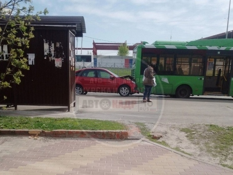 В Курске легковушка влетела в автобус