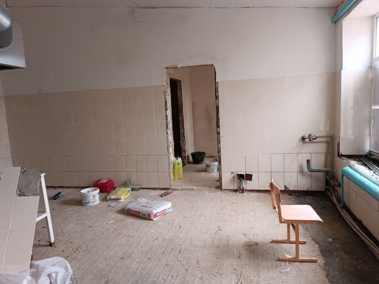 Мурманские строители ведут ремонт в четырех школах Приморского района.