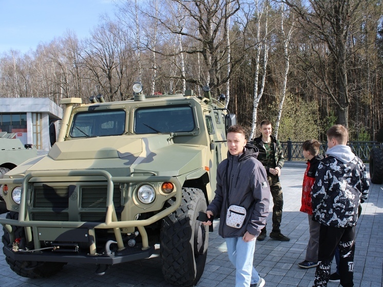 Курсанты Серпухова посетили мемориал «Пантеон защитников Отечества»