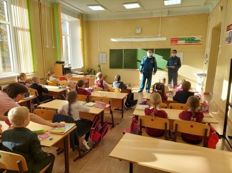В Оренбуржье семьи со школьниками, пострадавшие от паводка, получат сертификаты на одежду
