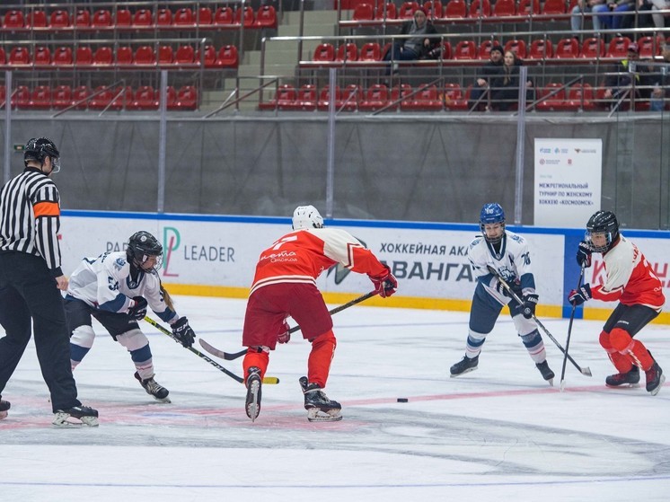 Женские хоккейные команды из пяти городов собрались на «КосмоОмск» при поддержке ОНПЗ