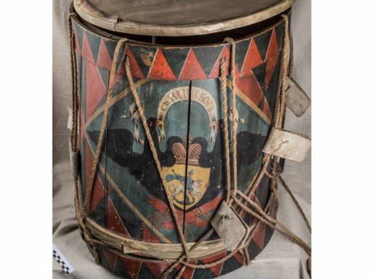 В Великом Новгороде восстановили старинный мушкетерский барабан