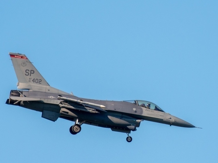 Норвегия решила передать Украине несколько F-16